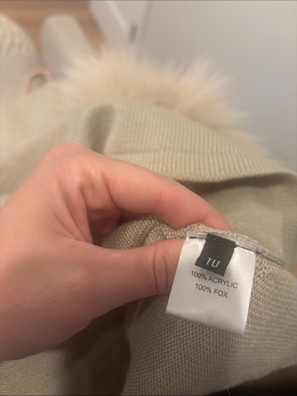 Women's Sweater Cape with real fox fur trim - Picture 4 of 5